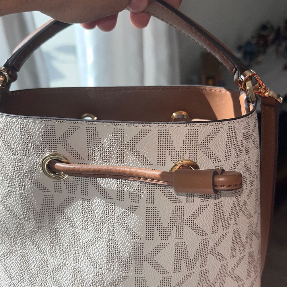 Michael Kors Purse White & Brown - Picture 17 of 17